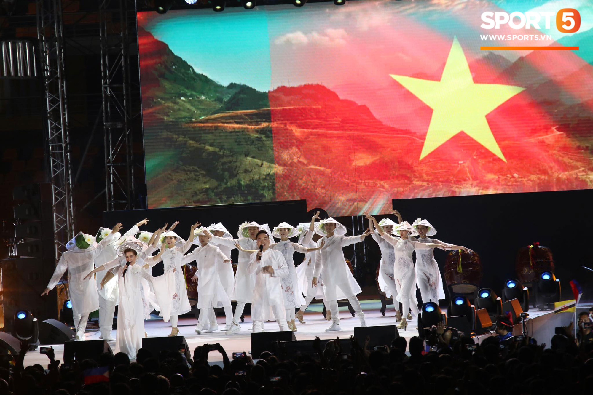 Bế mạc SEA Games 30: Việt Nam nhận cờ đăng cai Đại hội thể thao Đông Nam Á lần thứ 31 - Ảnh 6.