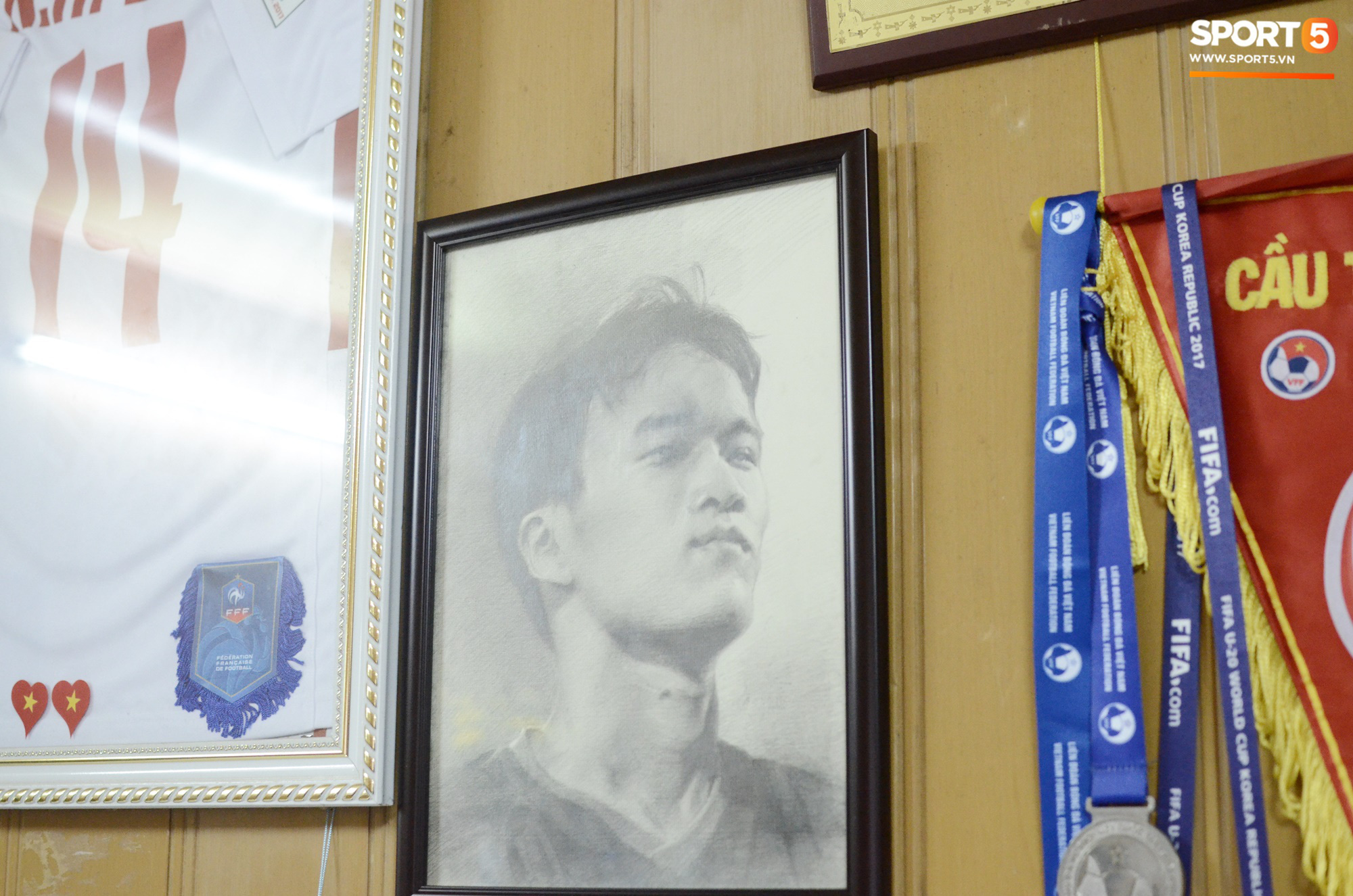 Về thăm nhà người hùng U22 Việt Nam, Nguyễn Hoàng Đức: Tràn ngập kỷ vật World Cup và những bức ảnh thời trẻ trâu hết sức dễ thương - Ảnh 15.