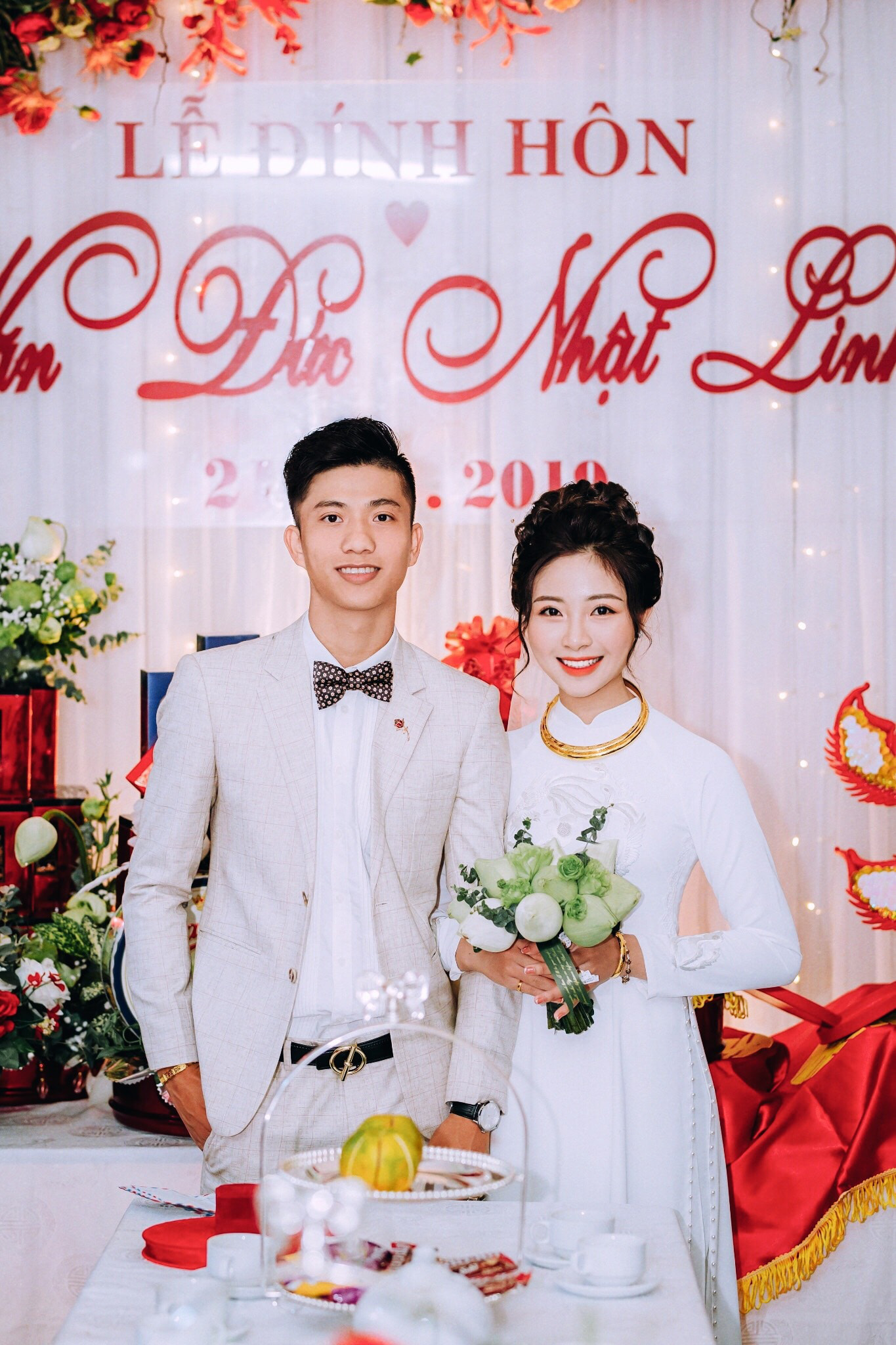 4 pha cưới được cả trâu lẫn nghé của hội tuyển thủ Việt Nam trong năm 2019: Bất ngờ nhất là em trai Bùi Tiến Dũng - Ảnh 4.