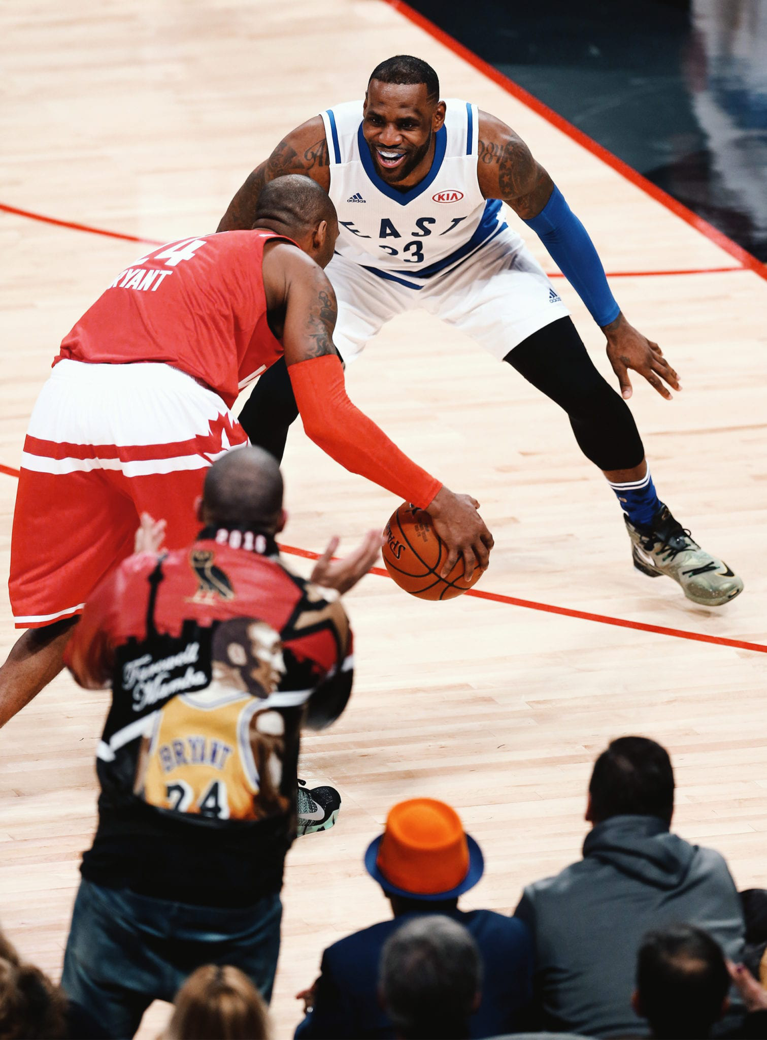 10 khoảnh khắc đắt giá ở giải bóng rổ hấp dẫn nhất thế giới trong thập kỷ vừa qua: Kobe Bryant thăng hoa lần cuối, Stephen Curry bó gối nhìn triều đại Golden State Warriors sụp đổ - Ảnh 4.