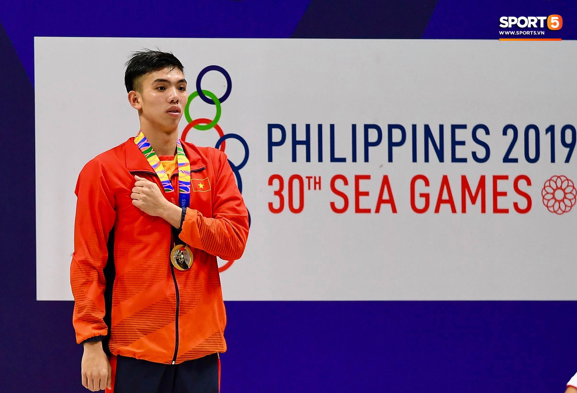 Nguyễn Huy Hoàng - Kình ngư sinh năm 2000 phá kỉ lục SEA Games và mở hàng huy chương vàng cho đội bơi Việt Nam - Ảnh 1.