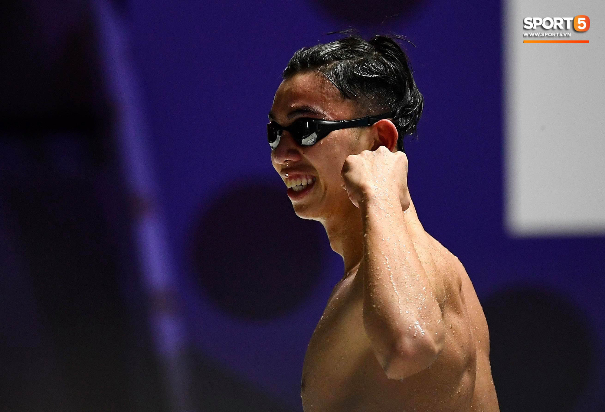 Nguyễn Huy Hoàng - Kình ngư sinh năm 2000 phá kỉ lục SEA Games và mở hàng huy chương vàng cho đội bơi Việt Nam - Ảnh 4.