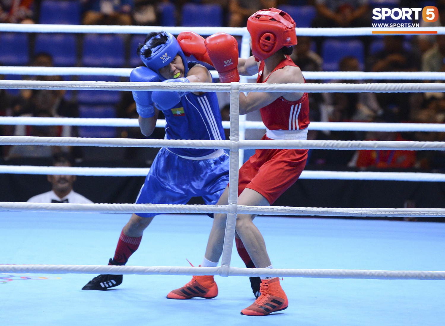 Hai chiến thắng 5 sao giúp boxing Việt Nam có ngày ra quân mỹ mãn tại SEA Games 30 - Ảnh 3.
