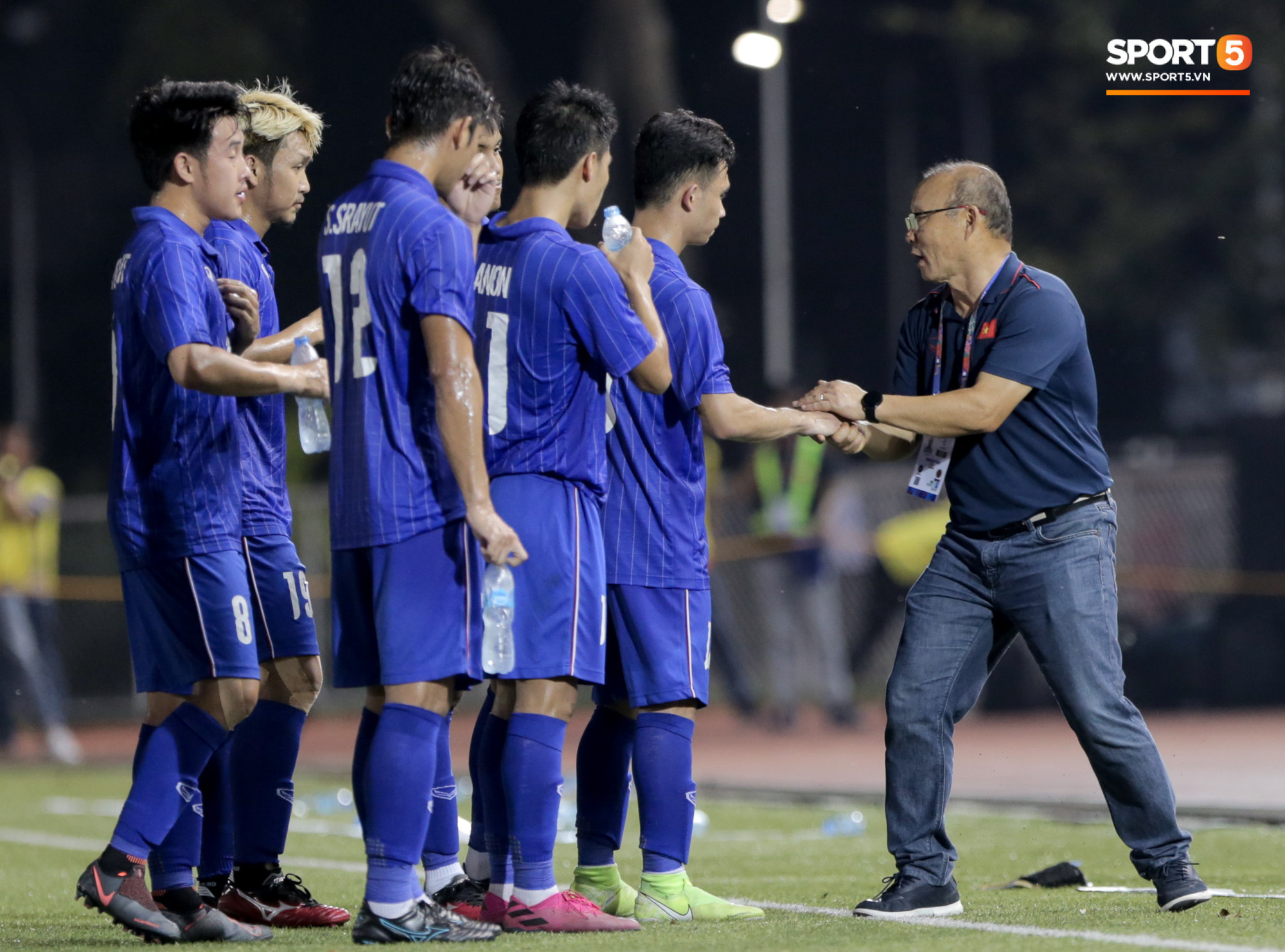 HLV U22 Thái Lan chủ động sang bắt tay thầy Park, hẹn phân thắng bại ở trận tiếp theo sau 3 lần toàn hoà - Ảnh 10.