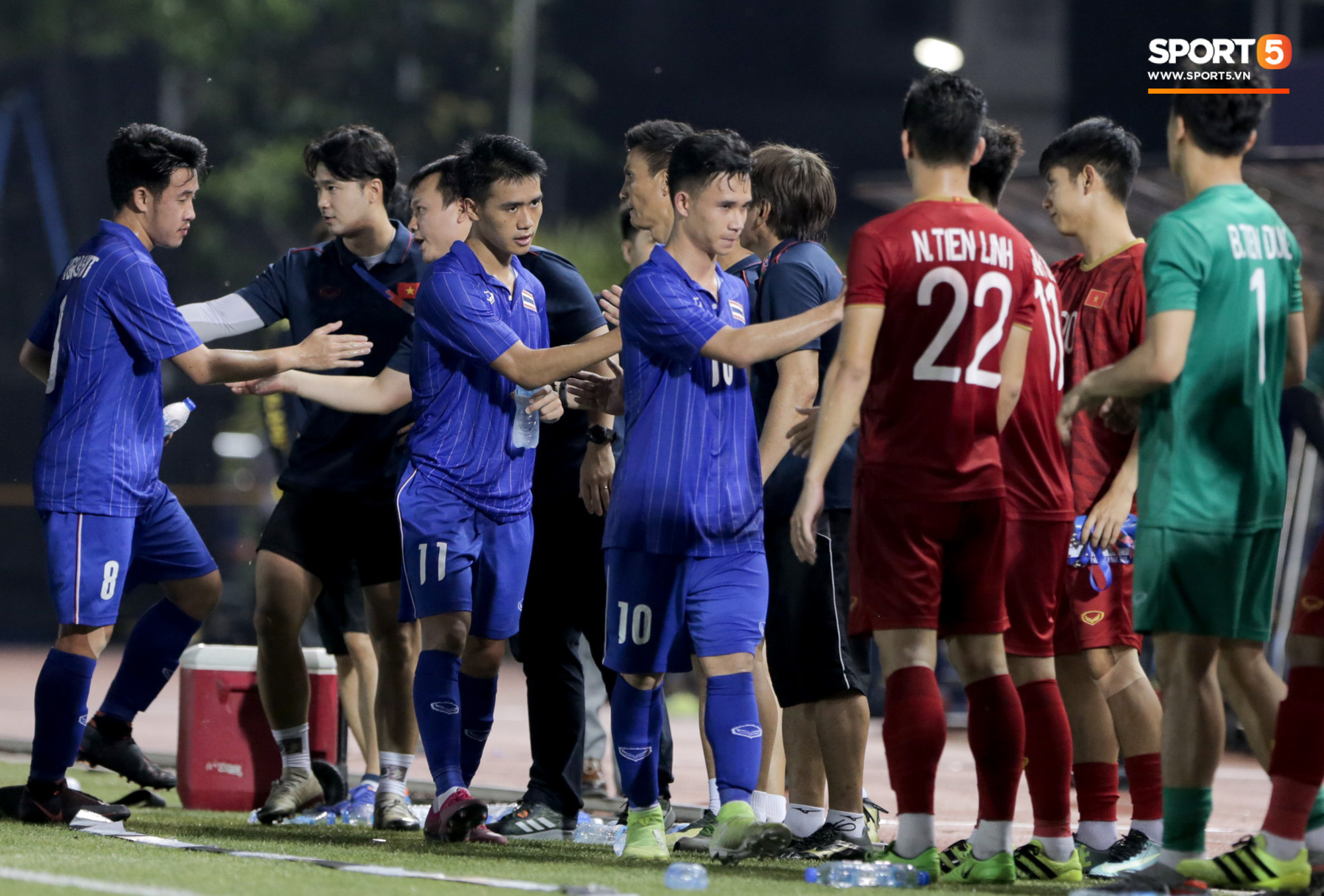 HLV U22 Thái Lan chủ động sang bắt tay thầy Park, hẹn phân thắng bại ở trận tiếp theo sau 3 lần toàn hoà - Ảnh 11.