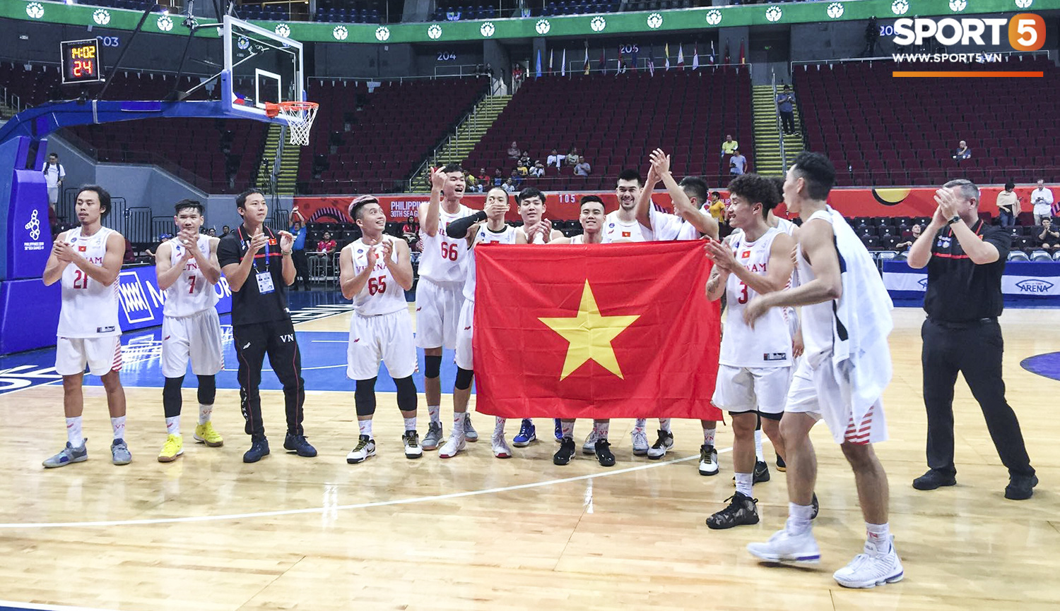 Chùm ảnh dấu ấn lịch sử của bóng rổ Việt Nam: Đả bại Singapore, lần đầu tiên góp mặt tại bán kết SEA Games - Ảnh 12.