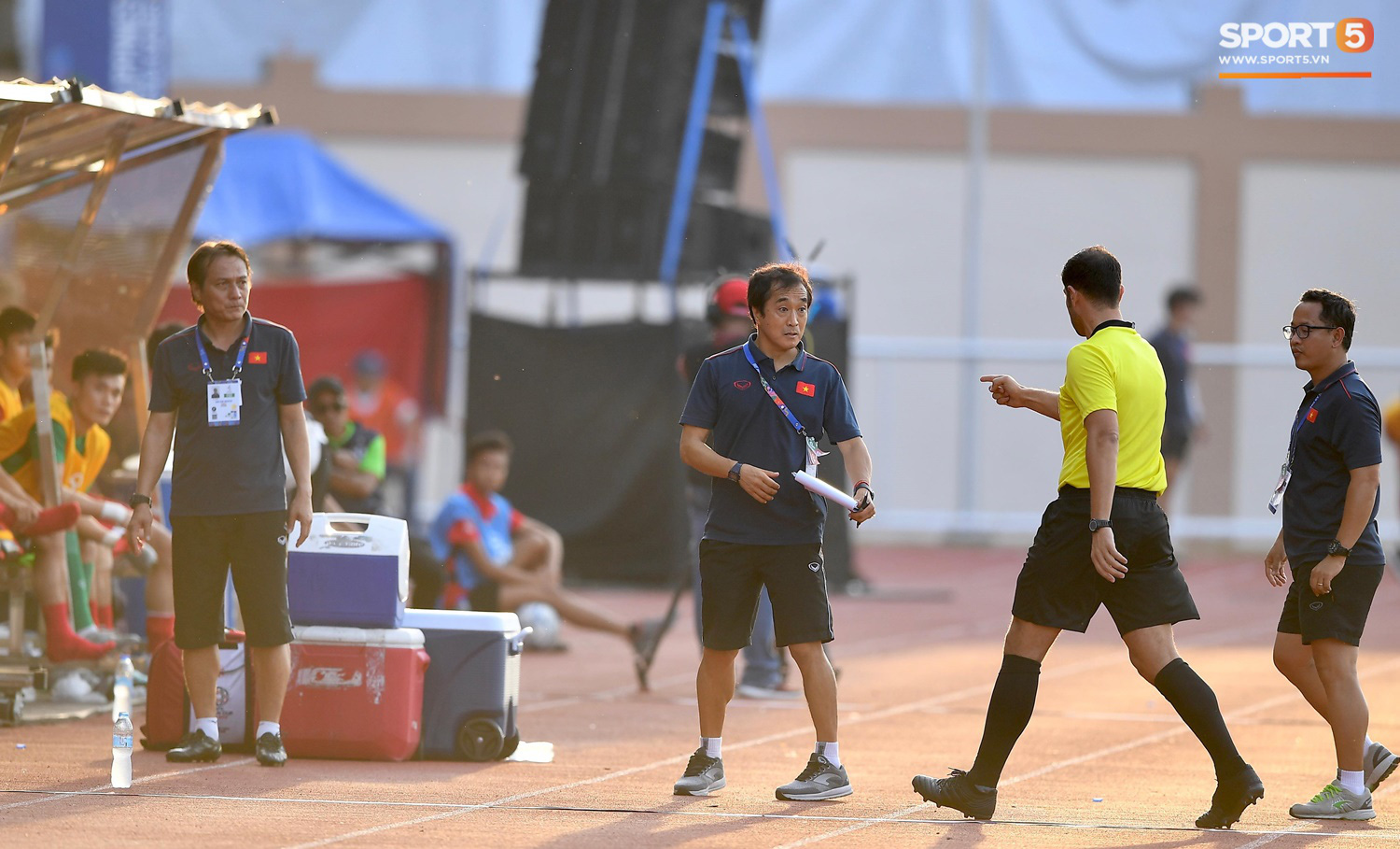 Trợ lý HLV Park Hang-seo bất ngờ phải nhận thẻ vàng trong trận U22 Việt Nam gặp U22 Thái Lan - Ảnh 2.