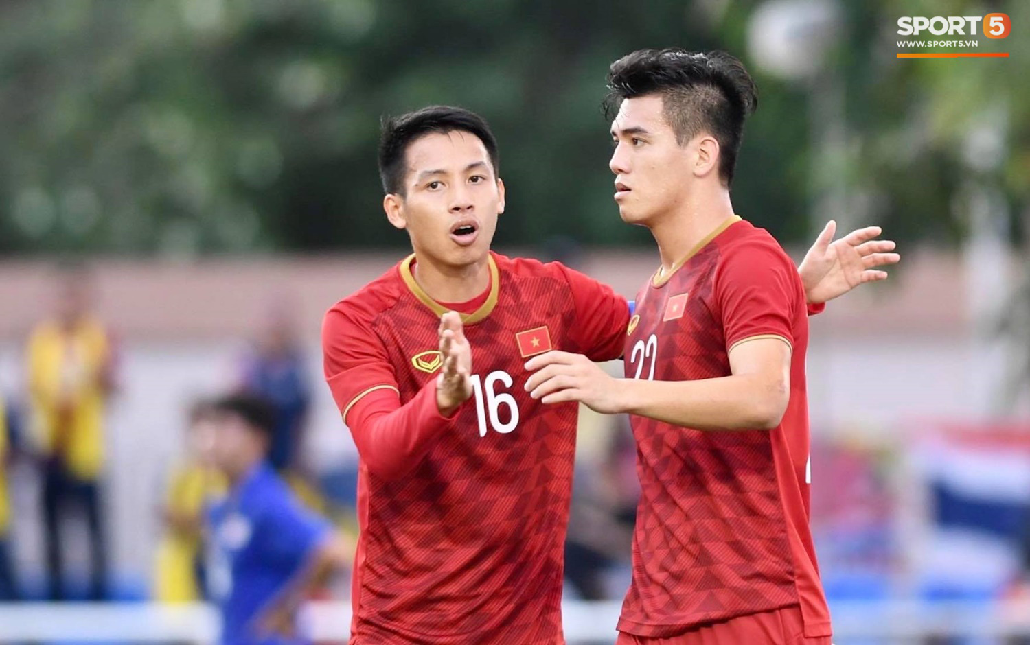Thủ môn U22 Việt Nam mắc sai lầm, fan kêu trời: Bóng đá Việt Nam chỉ toang vì thủ môn - Ảnh 14.