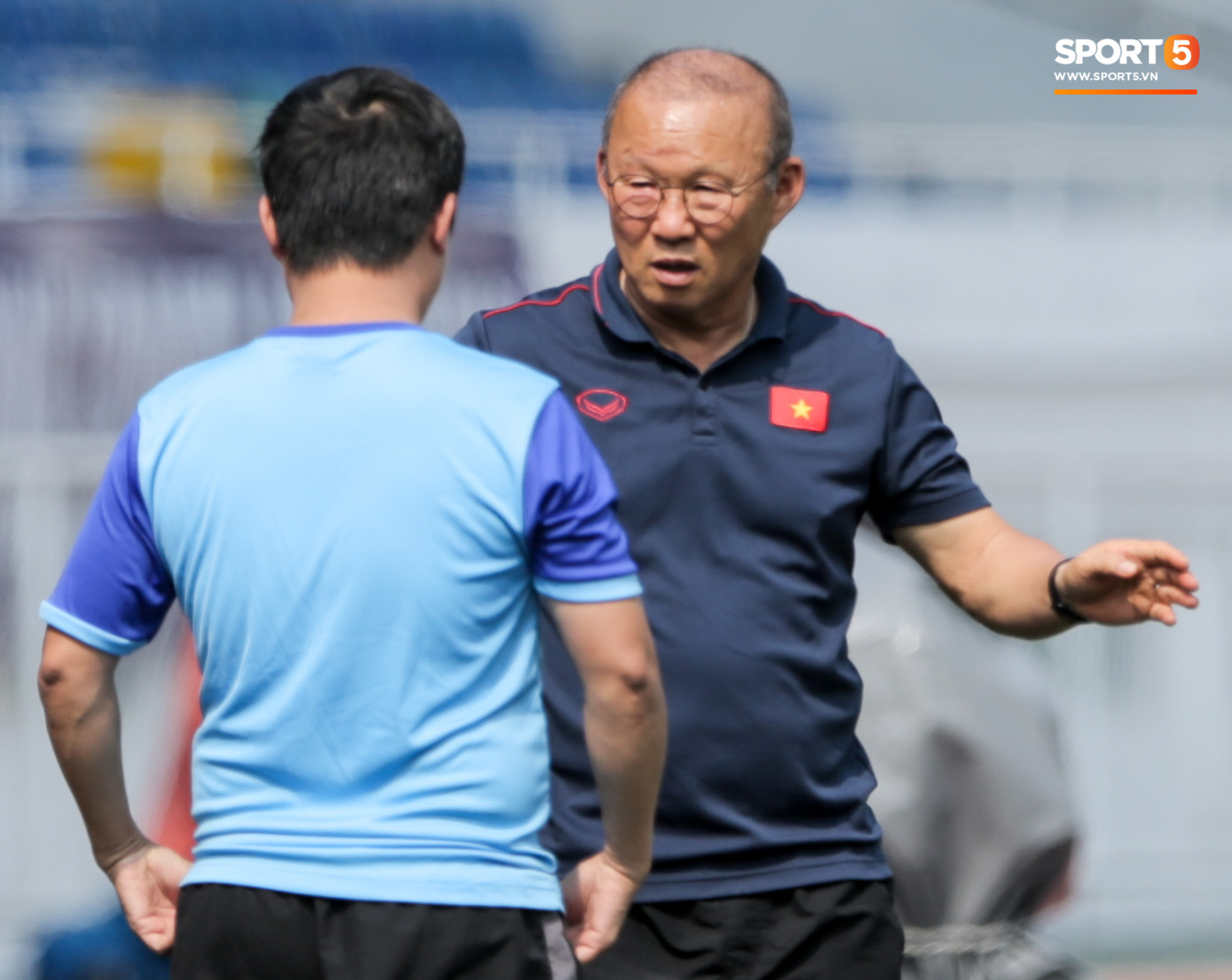 HLV Park Hang-seo giả lập tình huống sai lầm của Văn Toản ở trận gặp Thái Lan cho Bùi Tiến Dũng tập luyện - Ảnh 8.