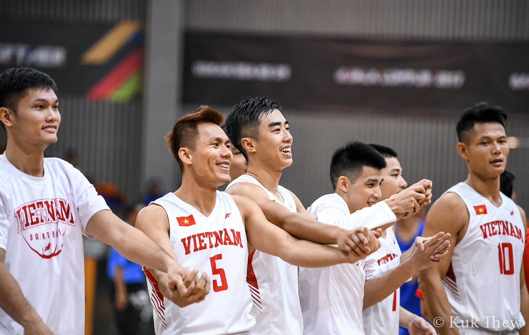Hai lần làm nên lịch sử tại SEA Games 30, đội tuyển bóng rổ Việt Nam liệu có được thưởng nóng? - Ảnh 2.