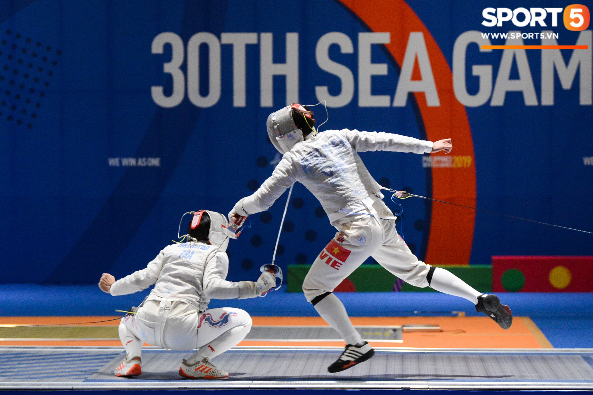 Bất chấp Thái Lan giở chiêu trò, nam thần đấu kiếm Vũ Thành An cùng đồng đội vẫn giành tấm huy chương vàng thứ 3 tại SEA Games 30 - Ảnh 1.