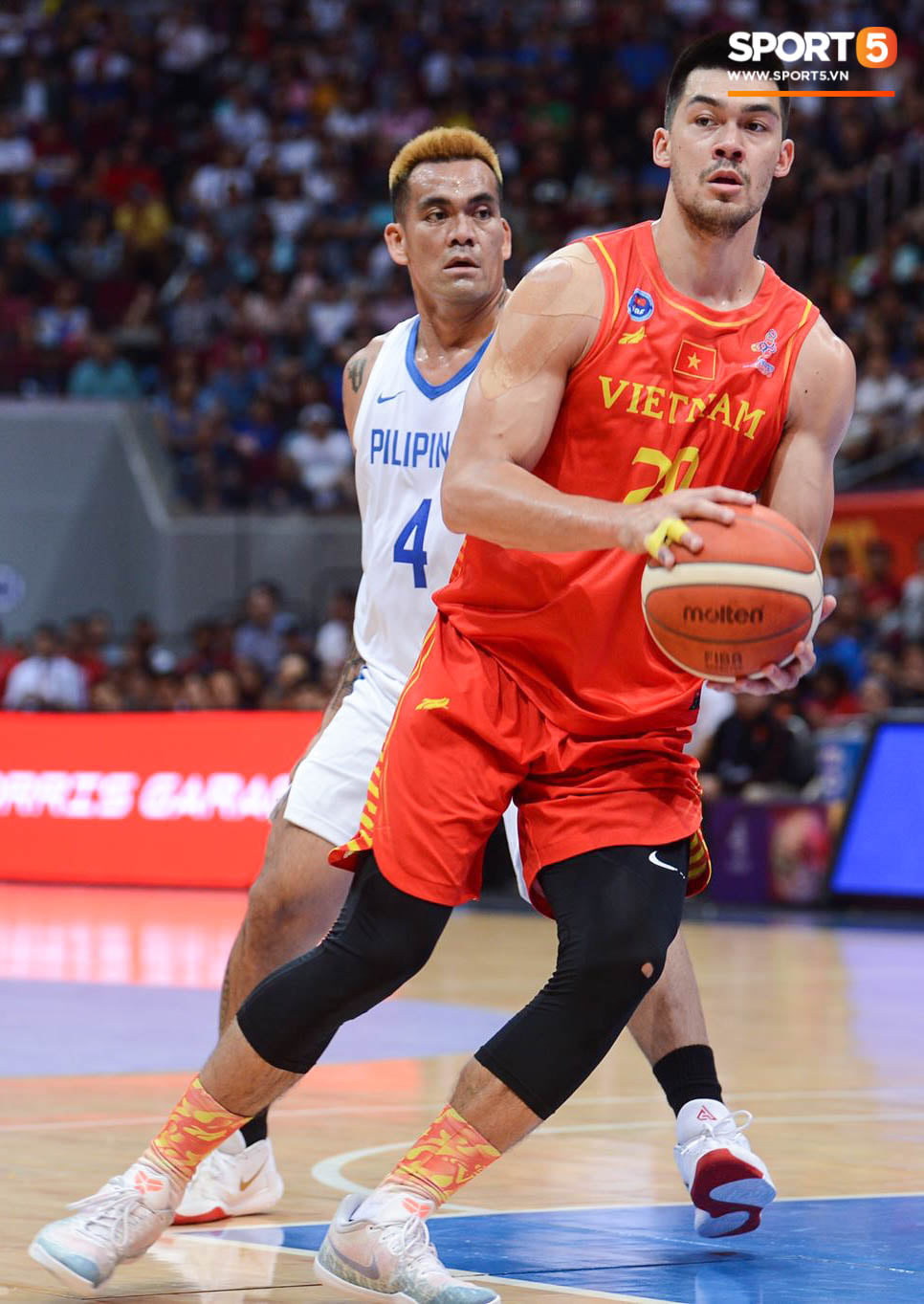 Bất lợi quá lớn về mặt thể hình, đội tuyển bóng rổ Việt Nam nhận thất bại với tỉ số đậm trước chủ nhà Philippines - Ảnh 10.