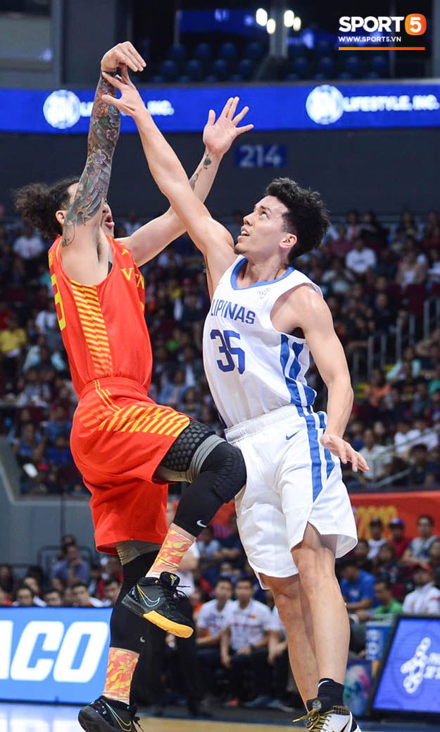 Bất lợi quá lớn về mặt thể hình, đội tuyển bóng rổ Việt Nam nhận thất bại với tỉ số đậm trước chủ nhà Philippines - Ảnh 8.