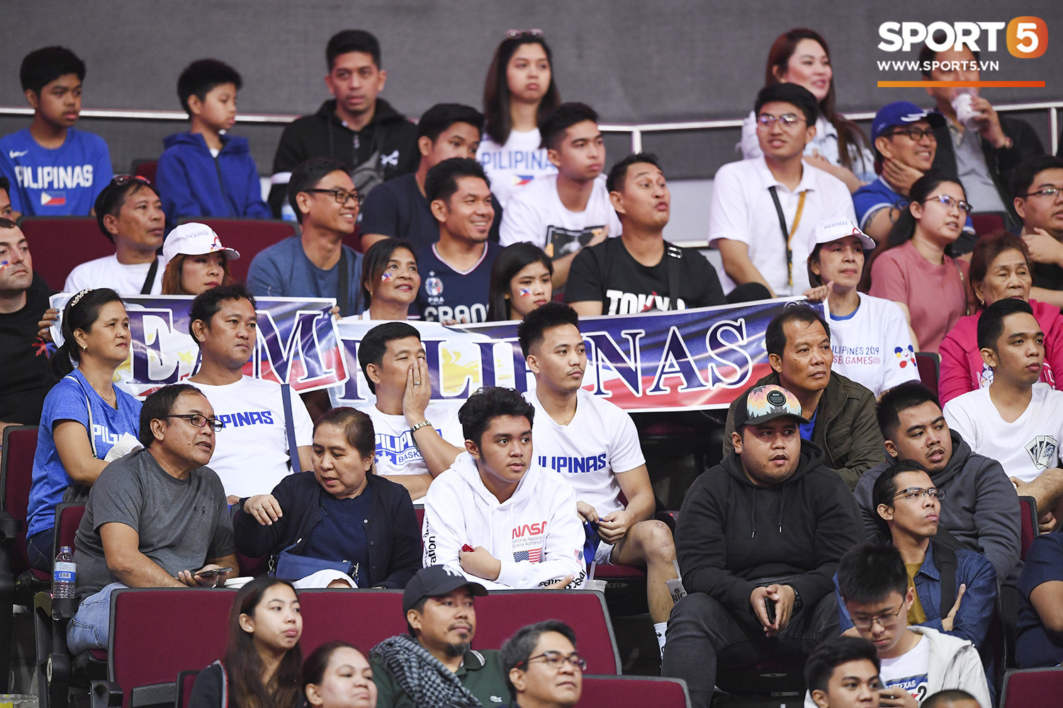 Choáng ngợp trước vẻ hào nhoáng của nhà thi đấu và sức ép từ 15.000 CĐV chủ nhà Philippines mà tuyển bóng rổ Việt Nam phải đối mặt - Ảnh 2.