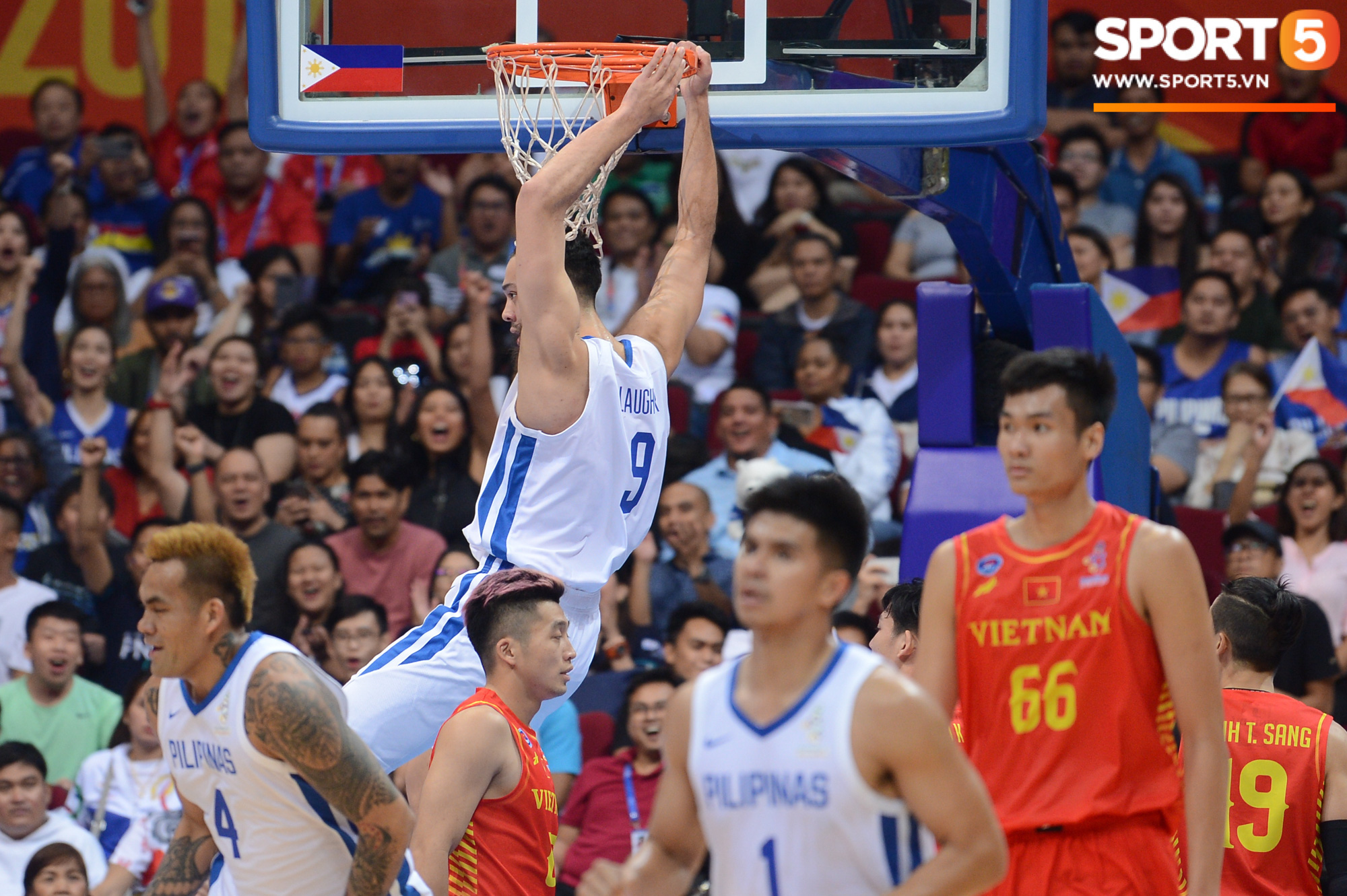 Choáng ngợp trước vẻ hào nhoáng của nhà thi đấu và sức ép từ 15.000 CĐV chủ nhà Philippines mà tuyển bóng rổ Việt Nam phải đối mặt - Ảnh 9.