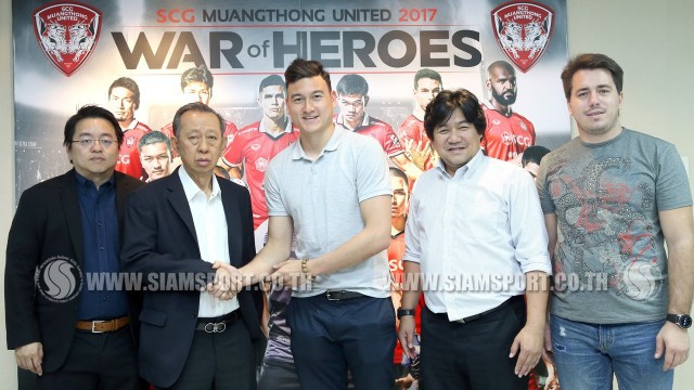 Người đại diện tiết lộ: “Suýt chút nữa Muangthong United mua được Văn Lâm với giá rất rẻ”