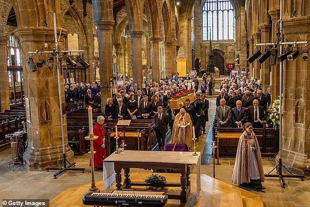 Sir Alex cùng thế hệ vàng 92 tham dự tang lễ của Eric Harrison - Ảnh 2.