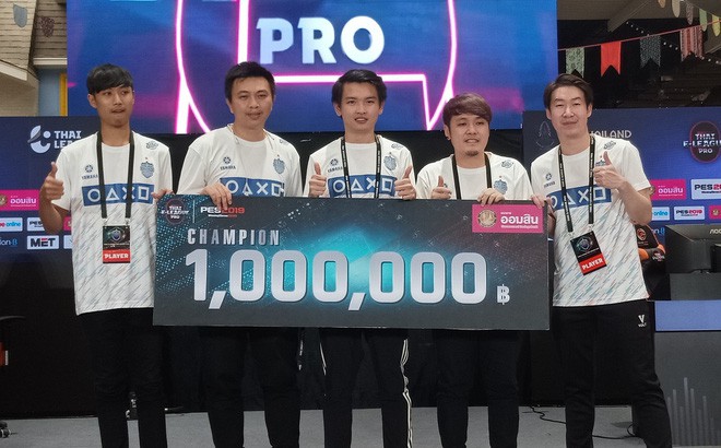 Đồng đội người Việt của Xuân Trường vô địch giải đấu PES hơn 700 triệu đồng tại Thái Lan - Ảnh 1.