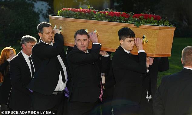 Sir Alex cùng thế hệ vàng 92 tham dự tang lễ của Eric Harrison - Ảnh 7.