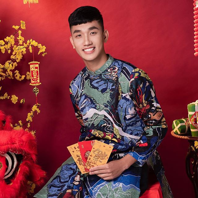 Tết Kỷ Hợi: Hội cầu thủ Việt cực đẹp trong áo dài cách tân - Ảnh 4.