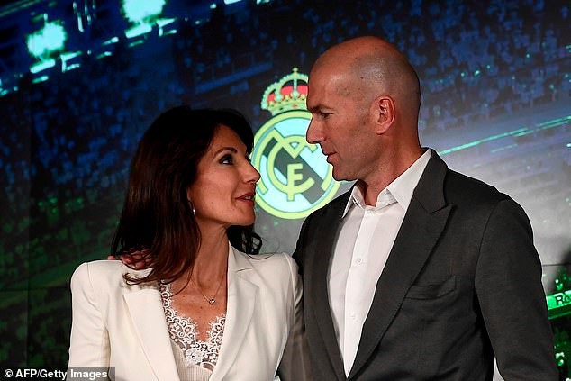 HLV gặt hái danh hiệu giỏi nhất thế giới diện đồ sành điệu trong ngày về nhận nhiệm vụ cứu vớt Real Madrid - Ảnh 7.