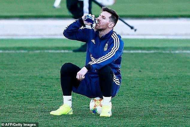 Messi trở lại ngồi nhìn ĐT Argentina hừng hực khí tập luyện - Ảnh 4.