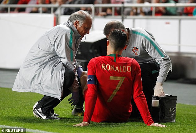 Chảy máu mũi và dính chấn thương đùi, Ronaldo sớm rời sân mang theo lo lắng của fan - Ảnh 5.