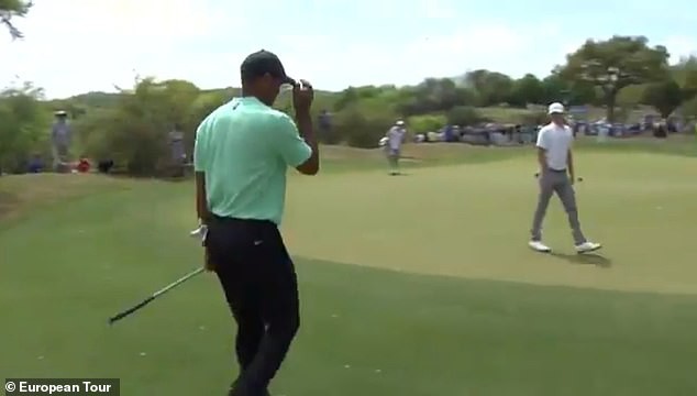 Huyền thoại Tiger Woods thực hiện pha cứu bóng kinh điển - Ảnh 3.