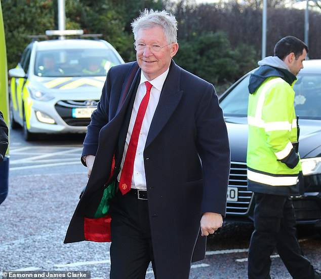 Sir Alex Ferguson sang Paris để tiếp lửa cho các cầu thủ Manchester United - Ảnh 1.