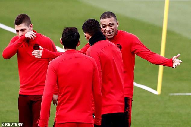 Kylian Mbappe và các đồng đội thoải mái tập luyện chuẩn bị tiếp đón Man Utd - Ảnh 7.