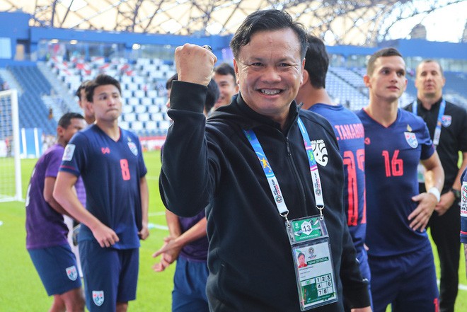 Thái Lan gặp khó trước thềm Kings Cup 2019 vì bị đồng hương thầy Park - Ảnh 2.