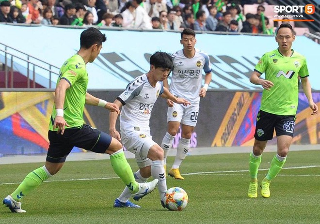 Jeonbuk FC 2-0 Incheon United: Công Phượng đói bóng trong ngày Incheon nhận thất bại thứ 4 liên tiếp - Ảnh 2.