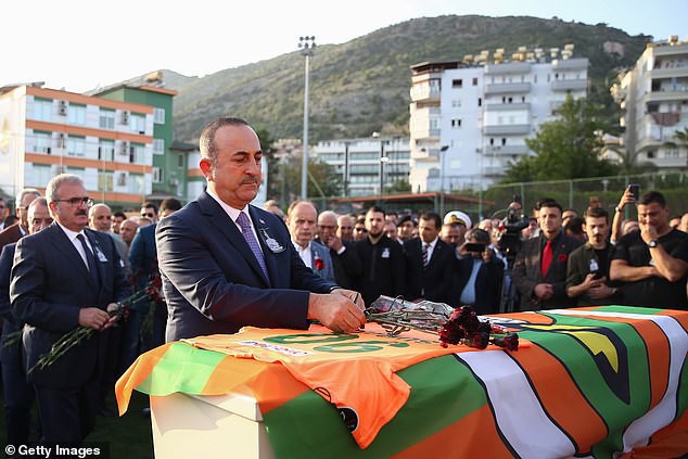Vụ tai nạn thương tâm ở Thổ Nhĩ Kỳ: Đồng đội khóc nghẹn, vĩnh biệt tuyển thủ CH Séc về nơi an nghỉ cuối cùng - Ảnh 3.