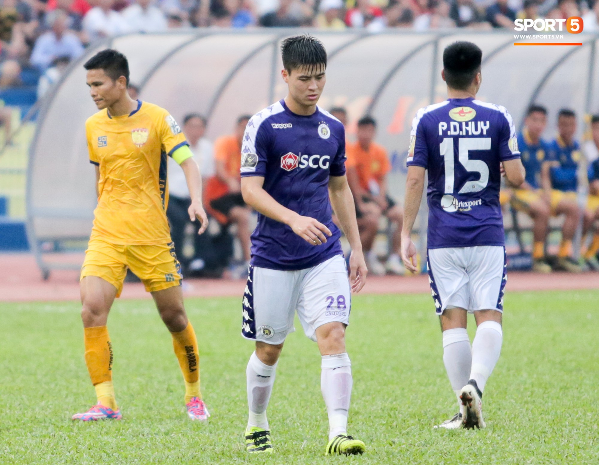 Duy Mạnh tái phát chấn thương, Hà Nội FC và HLV Park Hang-seo lo ngay ngáy - Ảnh 1.