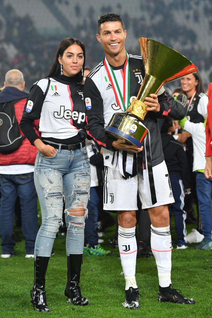 Ronaldo hạnh phúc bên mẹ và bạn gái trong ngày trọng đại của cuộc đời - Ảnh 4.