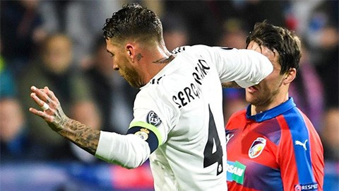 Đội trưởng tai tiếng của Real Madrid đánh cùi chỏ khiến đối thủ chảy máu mũi ròng ròng - Ảnh 2.