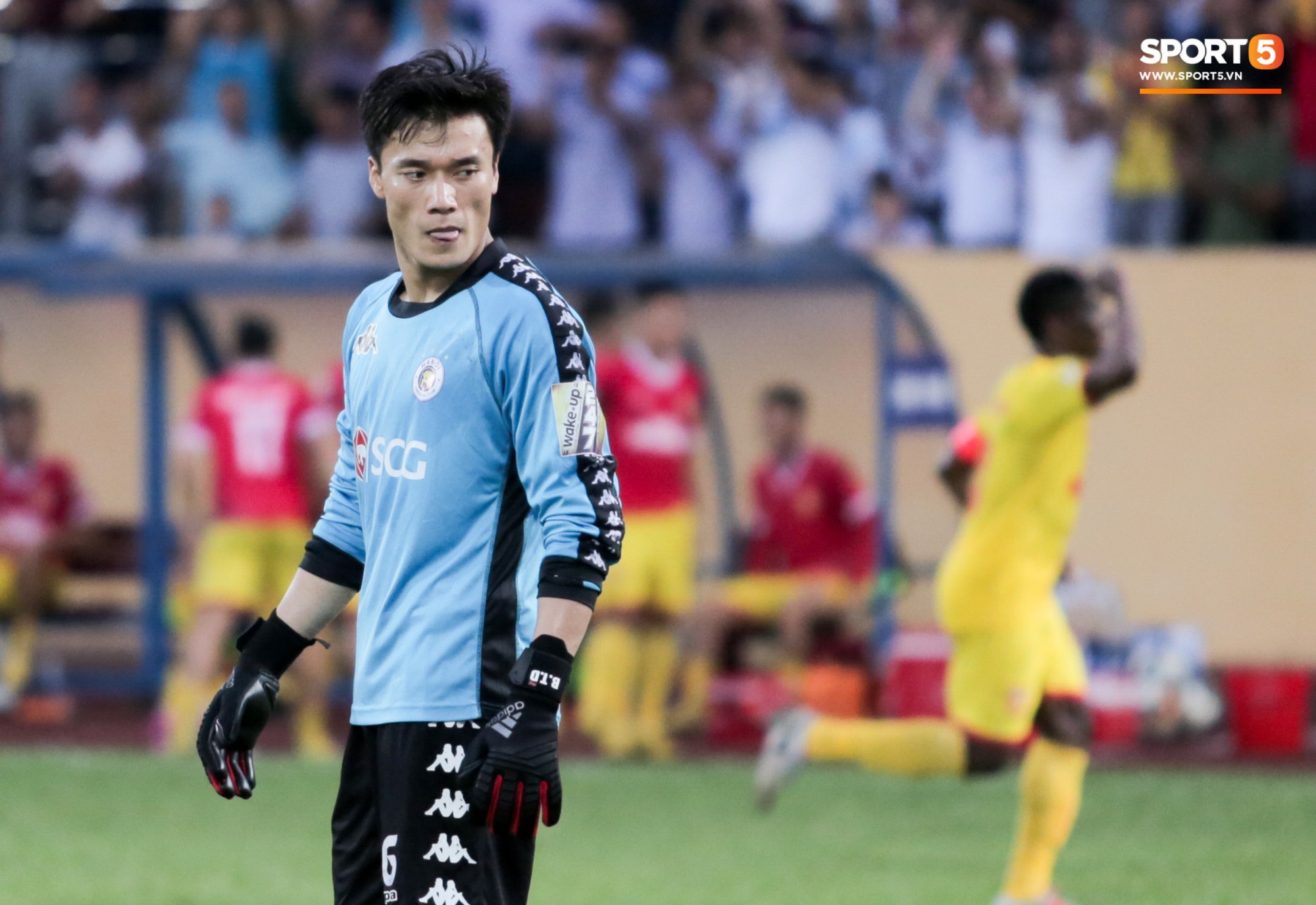 Thua thất vọng trước Nam Định, HLV Hà Nội FC vẫn bảo vệ Bùi Tiến Dũng hết lòng - Ảnh 1.