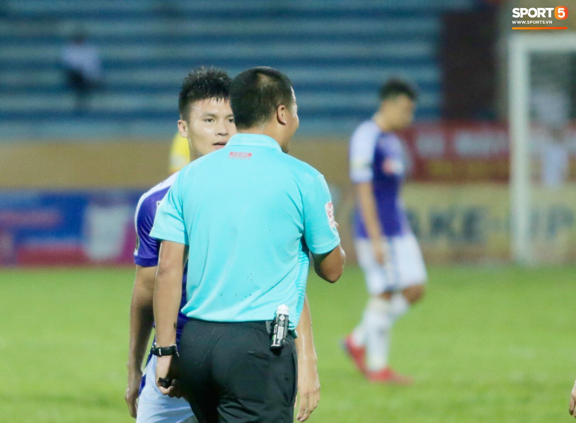 Quang Hải phản ứng mạnh với trọng tài trong ngày Hà Nội FC thất bại muối mặt trước Nam Định FC - Ảnh 5.