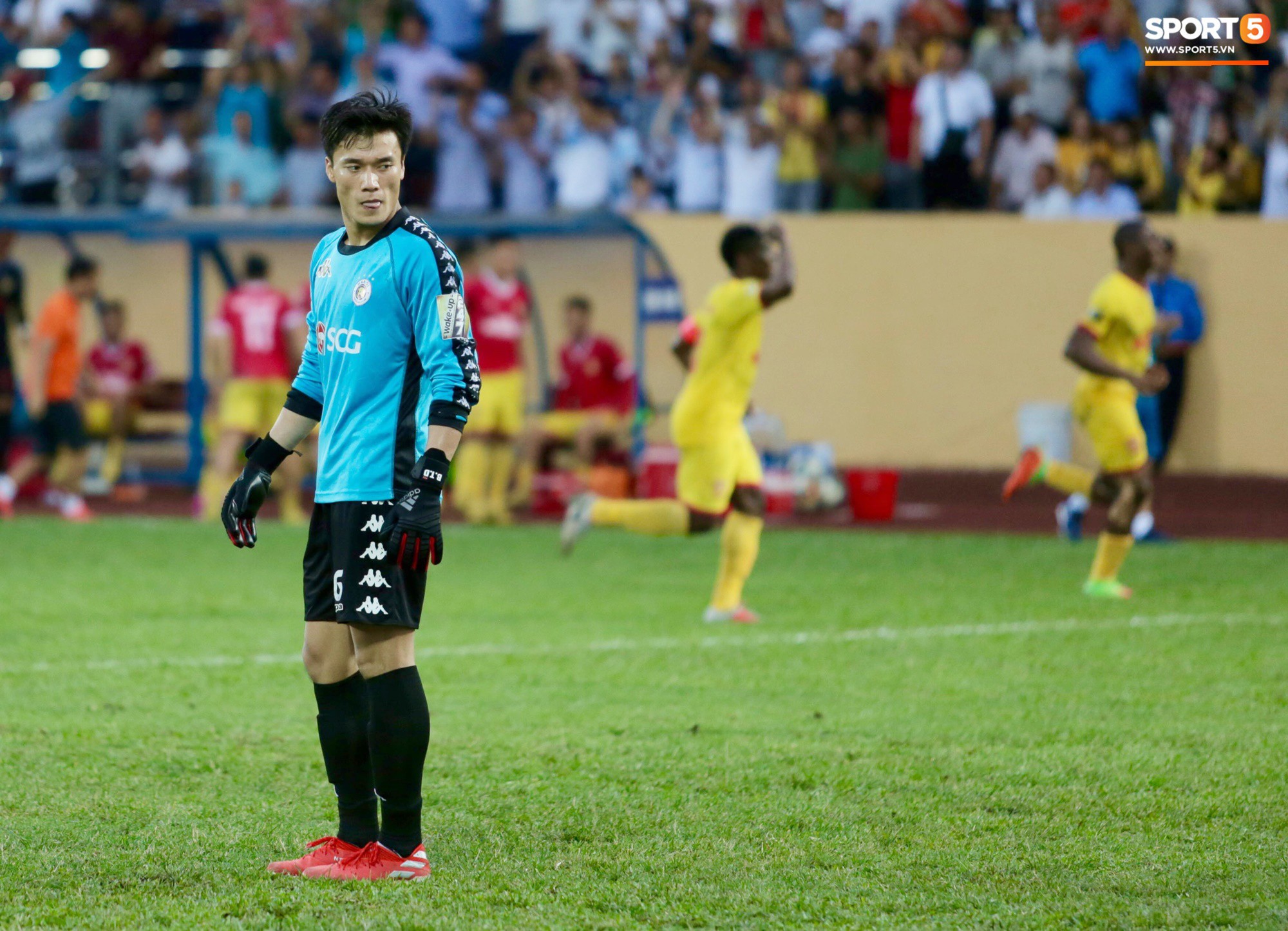 Quang Hải phản ứng mạnh với trọng tài trong ngày Hà Nội FC thất bại muối mặt trước Nam Định FC - Ảnh 9.