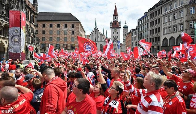Franck Ribery đổ lệ trong ngày ăn mừng của Bayern Munich - Ảnh 5.