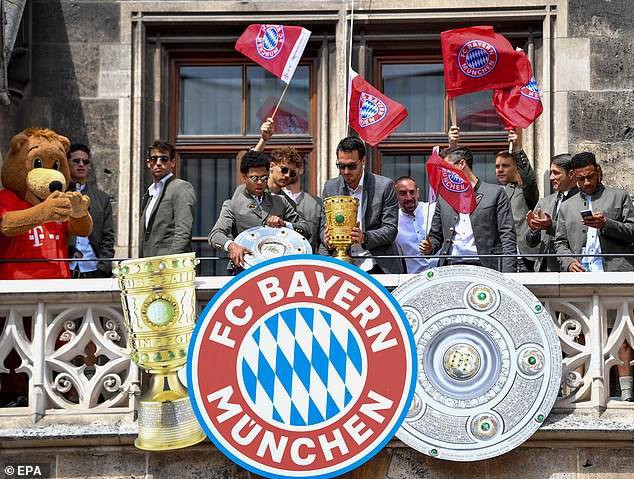 Franck Ribery đổ lệ trong ngày ăn mừng của Bayern Munich - Ảnh 6.