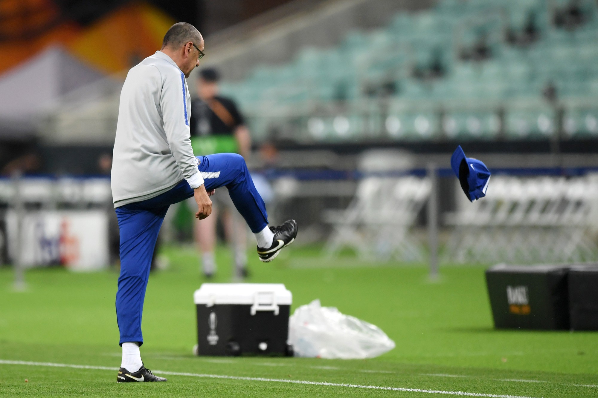Trước trận chung kết Europa League: Maurizio Sarri, gã lập dị săn lùng những câu chuyện cổ tích - Ảnh 1. Trước trận chung kết Europa League: Maurizio Sarri, gã lập dị săn lùng những câu chuyện cổ tích - Ảnh 1.