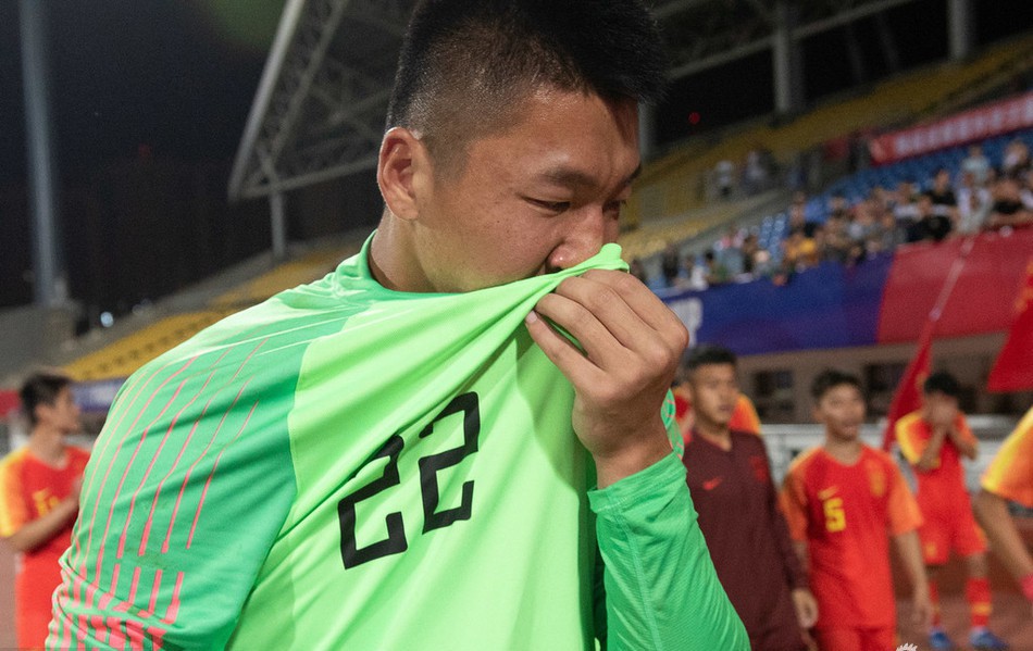 Thua thảm trước hàng xóm của Việt Nam bởi những sai lầm khó tin, các cầu thủ Trung Quốc suy sụp, gục khóc nức nở - Ảnh 5.