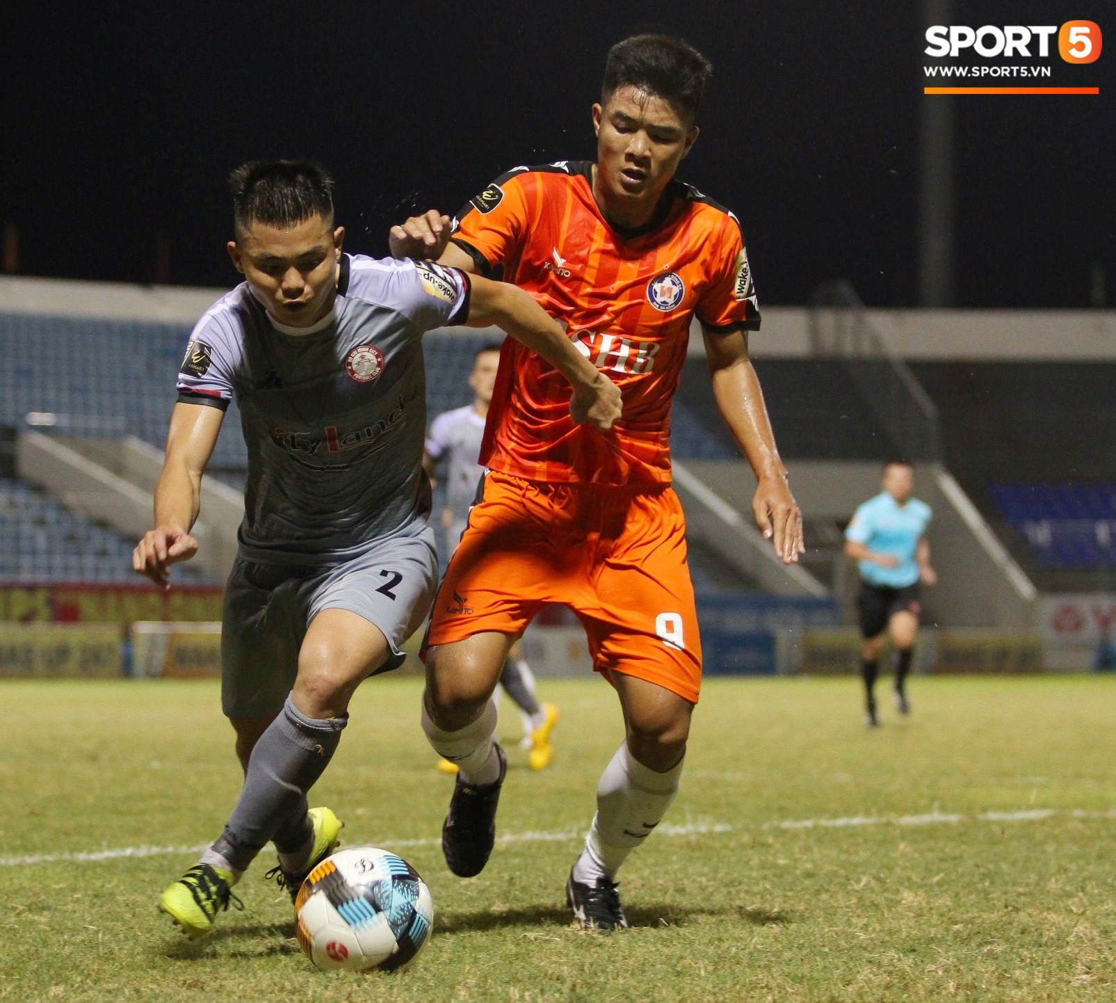 Đức Chinh dẹp tan nghi ngờ bằng bàn thắng vào lưới đội đầu bảng V.League, tân binh U23 tỏa sáng giúp Thanh Hóa nối dài chuỗi trận bất bại - Ảnh 3.