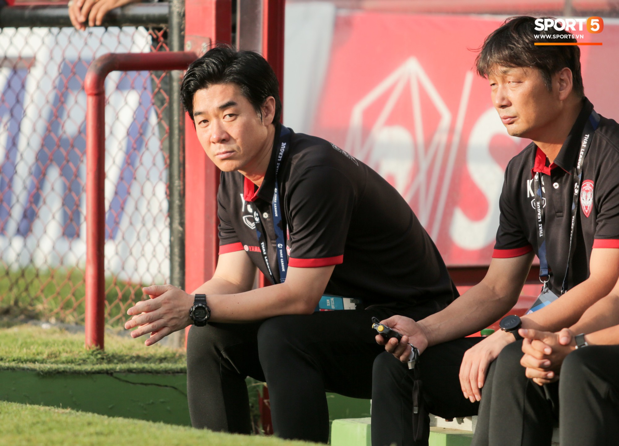 Đội bóng của Văn Lâm cầu may bằng bùa lạ, giải vận đen sau chuỗi thành tích bết bát - Ảnh 7.