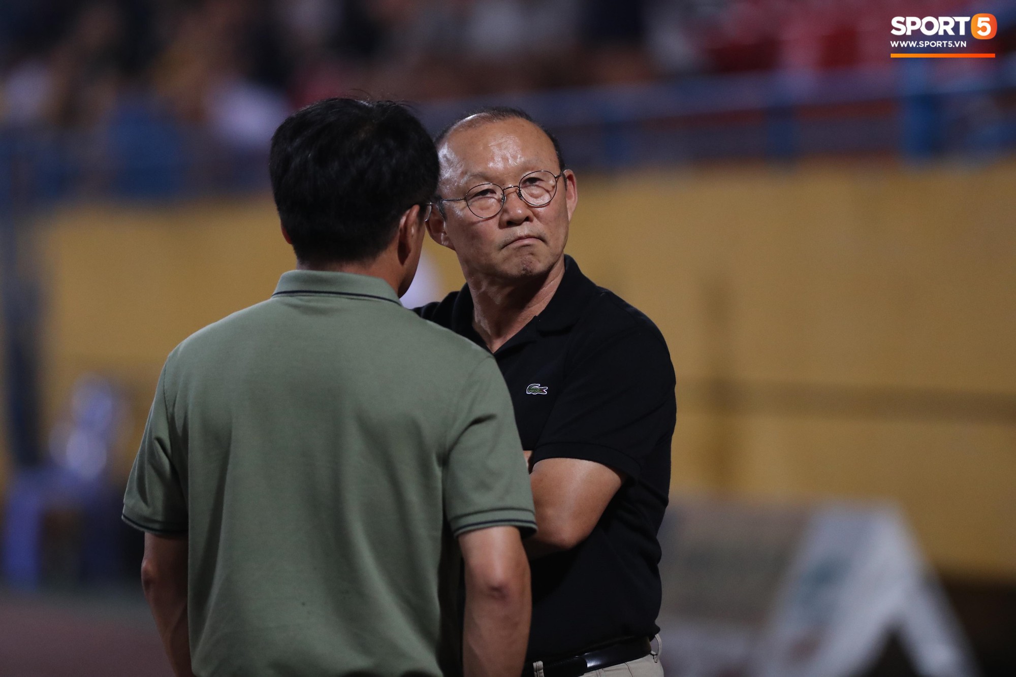 Thầy Park đầy suy tư khi chứng kiến Hải Quế, Tiến Dũng để thủng lưới tới 3 bàn trong trận đấu với Quảng Ninh - Ảnh 8.