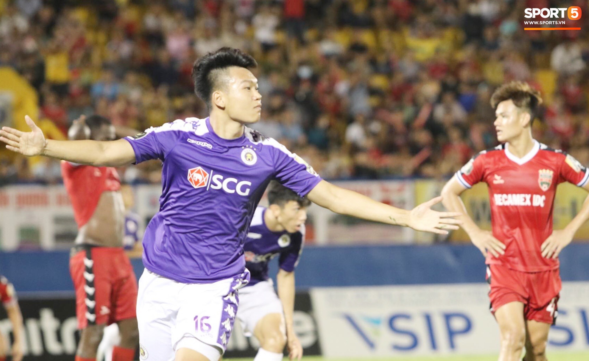Vòng 8 V.League 2019: Các tuyển thủ U23 Việt Nam thi nhau lập siêu phẩm - Ảnh 2.