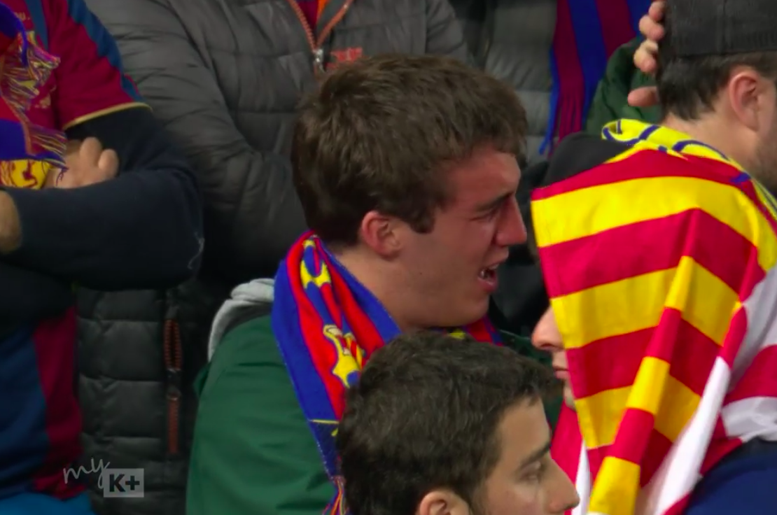 Xót xa trước cảnh fan Barcelona chết lặng, bật khóc đau đớn khi tận mắt chứng kiến đội nhà chịu màn ngược dòng lịch sử - Ảnh 2.