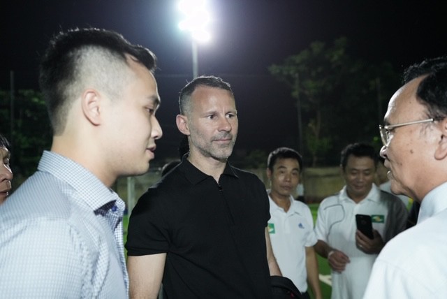Huyền thoại Manchester United chung tay phát triển bóng đá học đường ở Việt Nam - Ảnh 3.