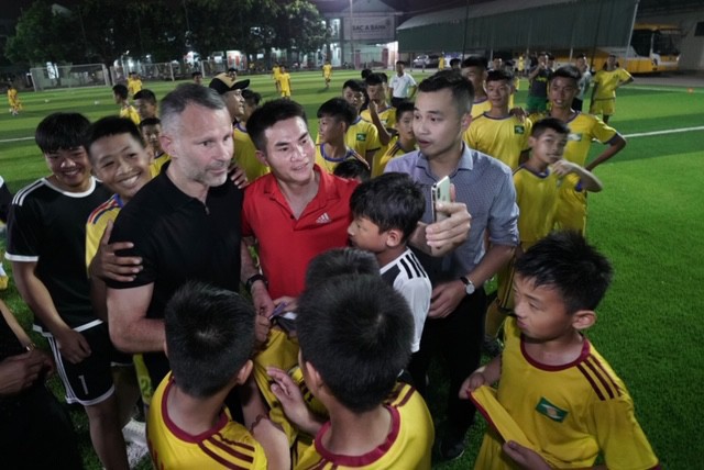 Huyền thoại Manchester United chung tay phát triển bóng đá học đường ở Việt Nam - Ảnh 6.